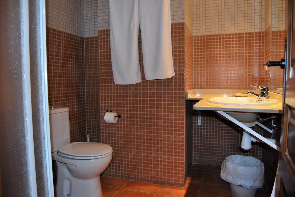 La Piedra Del Mediodia Hotel Cirat Room photo