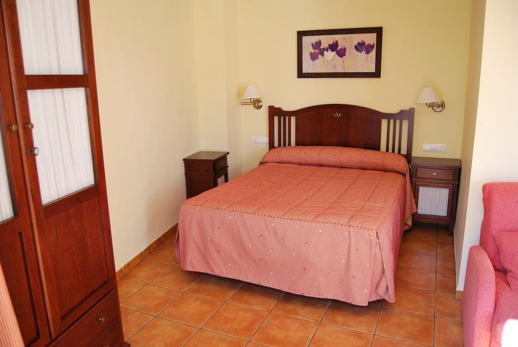 La Piedra Del Mediodia Hotel Cirat Room photo