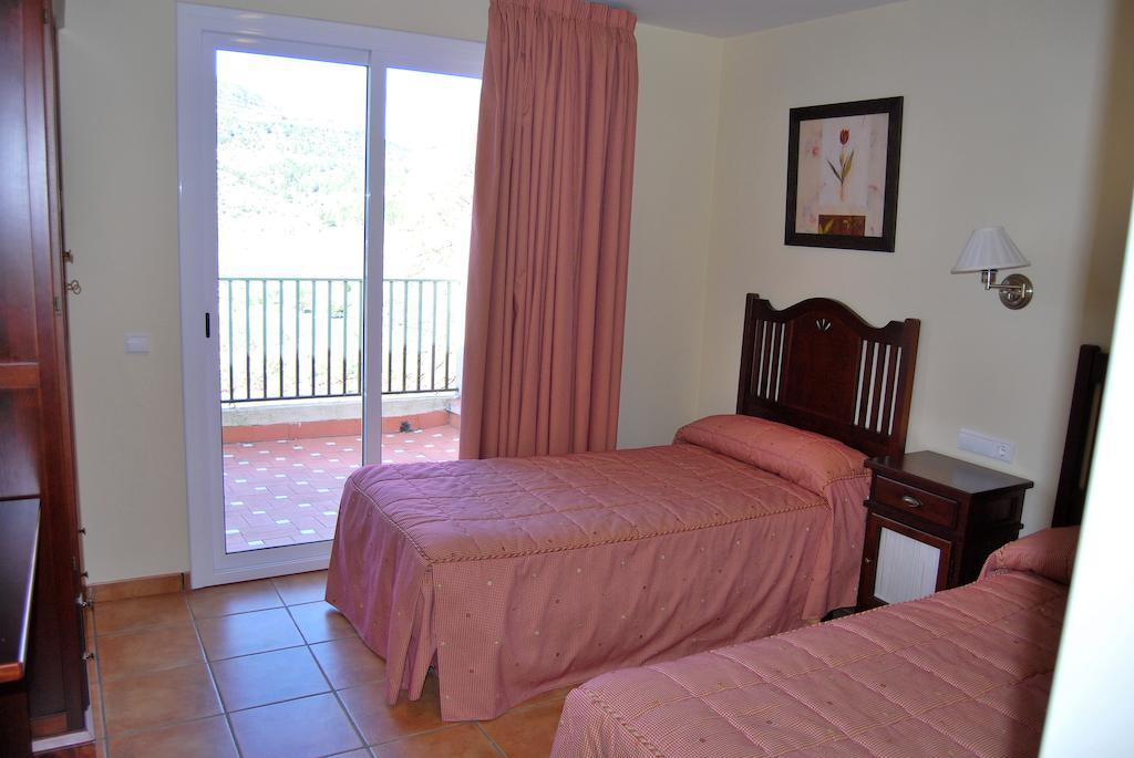 La Piedra Del Mediodia Hotel Cirat Room photo