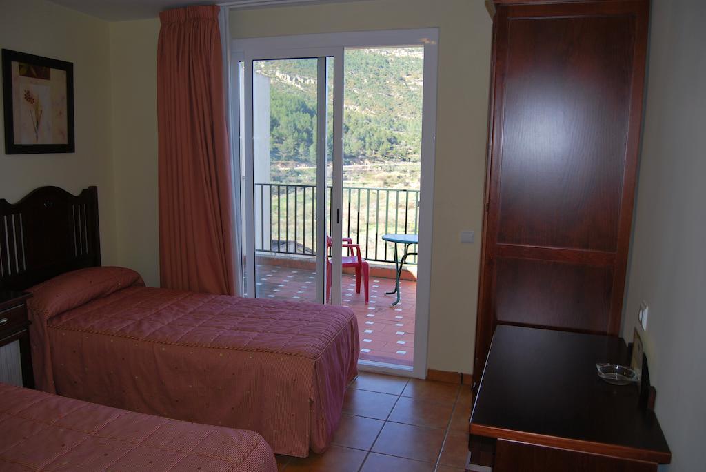 La Piedra Del Mediodia Hotel Cirat Room photo