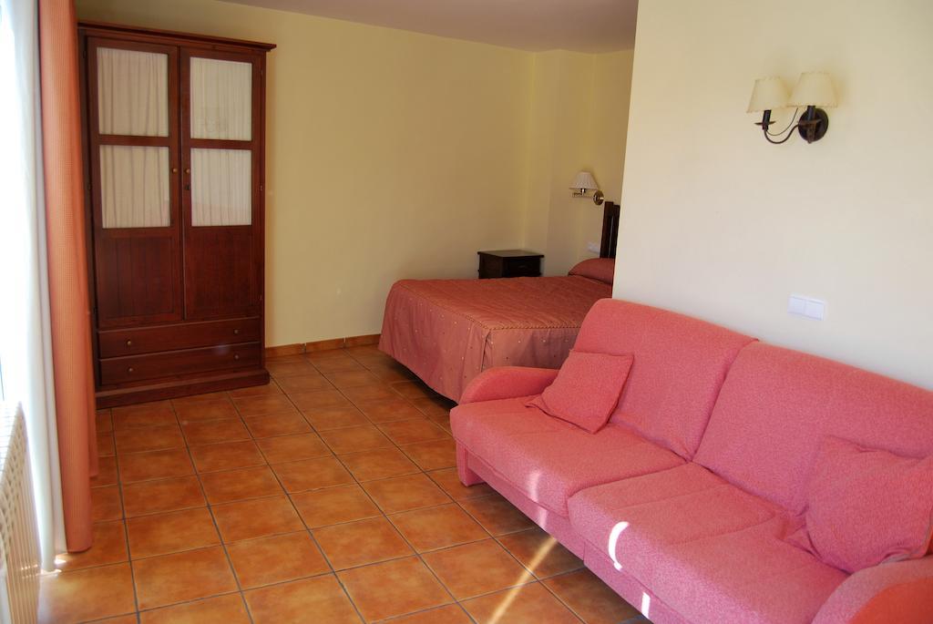 La Piedra Del Mediodia Hotel Cirat Room photo