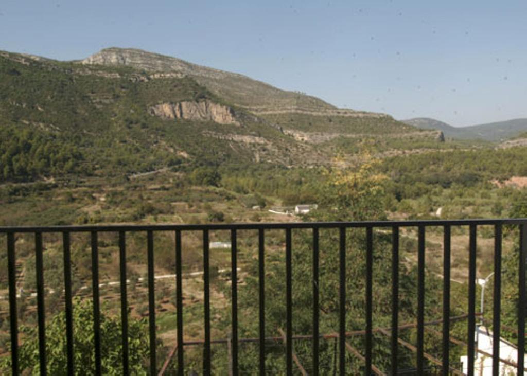 La Piedra Del Mediodia Hotel Cirat Exterior photo